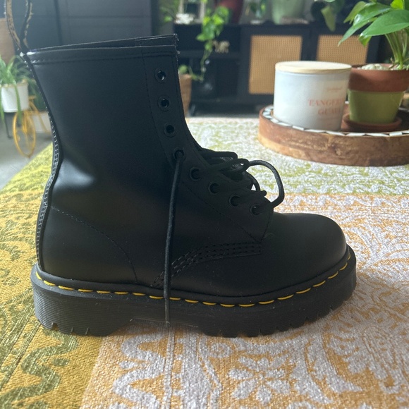 Dr Martens - Picture 1 of 5